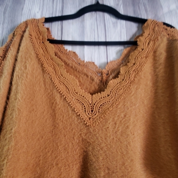 sweater  vneck super soft caramel  . small.  Lace up sleeves. Long sleeve - Picture 6 of 10